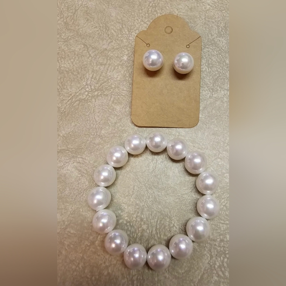 White Pearl Bracelet and Earring Set